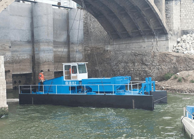 Aquatic Weed Harvester