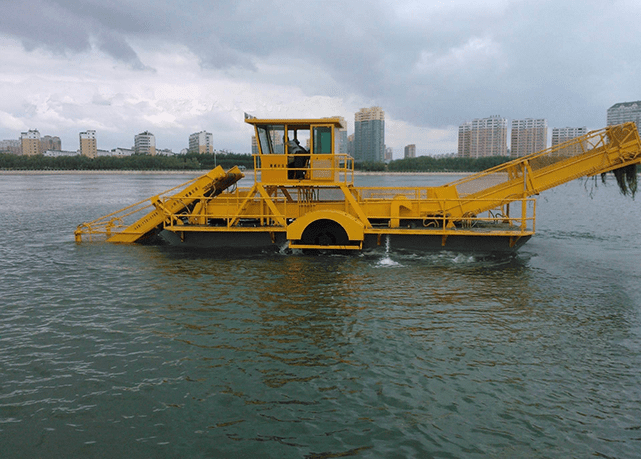 Seaweed Cutter Boat
